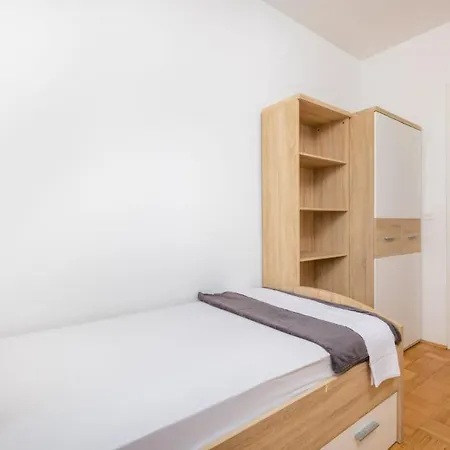 Apartment Dokic 3 *