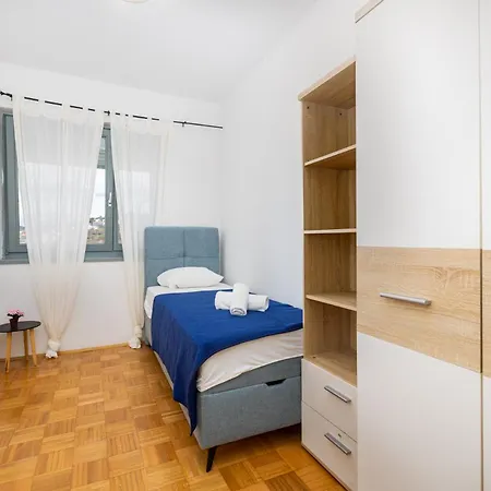 Apartment Dokic 3 *